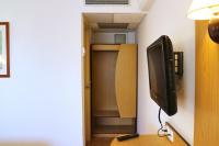 TV a/nebo společenská místnost v ubytování Travelodge Barcelona del Vallés