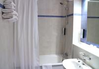 Koupelna v ubytování Travelodge Barcelona del Vallés