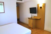 TV a/nebo společenská místnost v ubytování Travelodge Barcelona del Vallés
