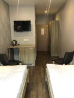 Televízia a/alebo spoločenská miestnosť v ubytovaní Hostel Promenada