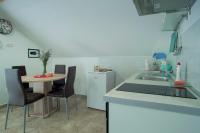 Kuchyň nebo kuchyňský kout v ubytování Studio Apartment Karlo