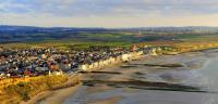 an aerial view of a town next to the water at La Tanatte de wimereux sur la côte d opale in Wimereux