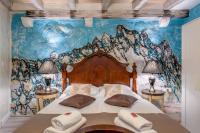 Una cama o camas en una habitaci&oacute;n de Historic Plaza Varos Split