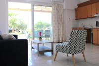 Kuchyň nebo kuchyňský kout v ubytování Kalamaki Plaza Apartments