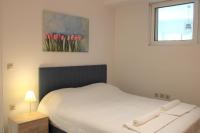 Postel nebo postele na pokoji v ubytování Kalamaki Plaza Apartments