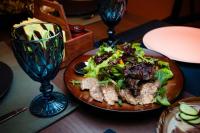 Jídlo v hotelu nebo okolí