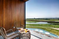 Bazén v ubytovaní Empordà Golf Resort alebo v jeho blízkosti