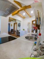 Kuchyň nebo kuchyňský kout v ubytování Studio Apartment Karlo