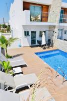Bazén v ubytování Melanos Residence 2 bdrm townhouse with private pool nebo v jeho okolí