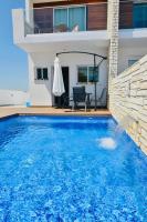 Bazén v ubytování Melanos Residence 2 bdrm townhouse with private pool nebo v jeho okolí