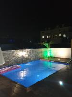 Bazén v ubytování Melanos Residence 2 bdrm townhouse with private pool nebo v jeho okolí