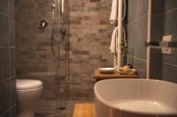 A bathroom at Aurora Medieval House