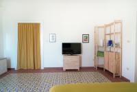 Televízia a/alebo spoločenská miestnosť v ubytovaní Villa Ulisse
