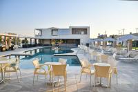 Bazén v ubytovaní Castro Beach Hotel alebo v jeho blízkosti