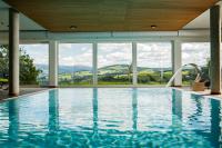The swimming pool at or close to Der Almblick