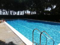 Bazén v ubytování BRAVAHOLIDAYS-320-Condal nebo v jeho okolí