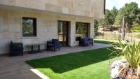 Vonkajšia záhrada v ubytovaní Hotel Rural El Nido de Pinares