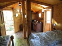 Posezení v ubytování Treehouse v Brdech