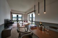 THE GATE HOTEL京都高瀬川 by HULICにあるテレビまたはエンターテインメントセンター