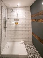 Un baño de The Bridge