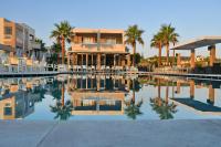 Bazén v ubytovaní Castro Beach Hotel alebo v jeho blízkosti