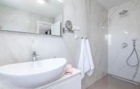 Kúpeľňa v ubytovaní Modern Apartments Elle Malinska