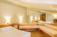 A bed or beds in a room at Hotel S. Anna