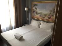 Posteľ alebo postele v izbe v ubytovaní Rome Travellers Hotel