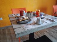 Jedlo v ubytovaní bed & breakfast alebo blízkom okolí