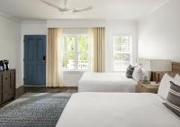Ein Bett oder Betten in einem Zimmer der Unterkunft Parrot Key Hotel &amp; Villas