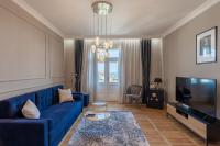Televízia a/alebo spoločenská miestnosť v ubytovaní Luxury Peitho Residence