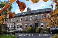 Un edificio con una camioneta estacionada enfrente. en Ashtree House Hotel, Glasgow Airport &amp; Paisley, en Paisley