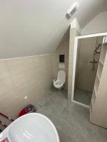 Chaty a Apartmány Hracholusky Kemp Kosatkaにあるバスルーム