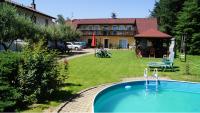 Basen w obiekcie Pension Kalista lub w pobliżu
