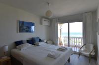 Postel nebo postele na pokoji v ubytování Beach House Villa Roca