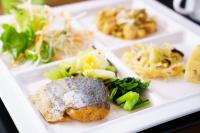 ホテルの敷地内または近くでの食事または食べ物
