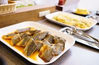 ホテルの敷地内または近くでの食事または食べ物