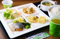 ホテルの敷地内または近くでの食事または食べ物