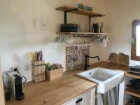 A kitchen or kitchenette at Kranach 5 - Wohnen beim Wein