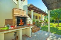 A garden outside Villa Gotmar by Sealand Villas