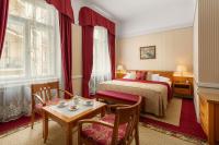Postel nebo postele na pokoji v ubytování Hotel Paris Prague