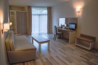 TV a/nebo společenská místnost v ubytování Park Hotel Odessos - All Inclusive