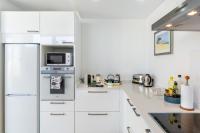 Kuchnia lub aneks kuchenny w obiekcie Modern House With Panoramic Sea View In Mallorca