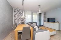 Televízia a/alebo spoločenská miestnosť v ubytovaní APARTAMENT PORTOVA Gdynia