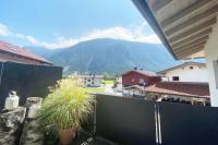 A general mountain view or a mountain view taken from Az apartmant