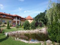 Vonkajšia záhrada v ubytovaní Hotel Kamiza