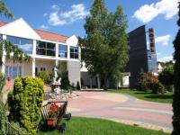 Vonkajšia záhrada v ubytovaní Hotel Kamiza