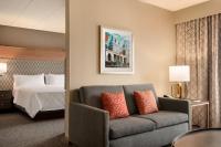 Ein Bett oder Betten in einem Zimmer der Unterkunft Holiday Inn Hotel &amp; Suites Council Bluffs by IHG