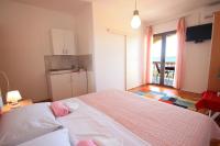 Postel nebo postele na pokoji v ubytování Two-Bedroom Apartment Crikvenica near Sea 12