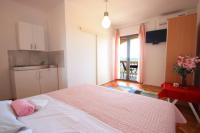 Postel nebo postele na pokoji v ubytování Two-Bedroom Apartment Crikvenica near Sea 12